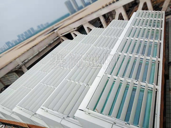 濟(jì)寧文化中心廣場幕墻戶外電動遮陽百葉工程實(shí)景效果